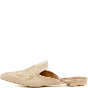 SHOEROOM21 BOUTIQUE Shoes - Ladies slip on flat nude Mules with embroidry. SHOEROOM21 BOUTIQUE Shoes - Ladies slip on flat nude Mules with embroidry.